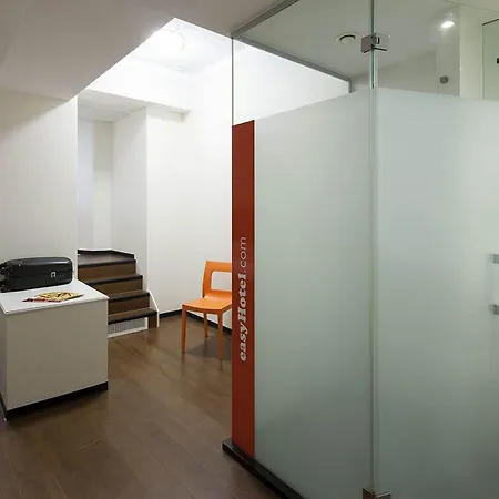 Hotel Easyhotel Centre 2*