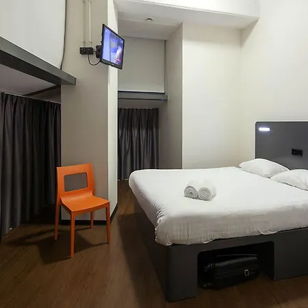Easyhotel Centre 2*