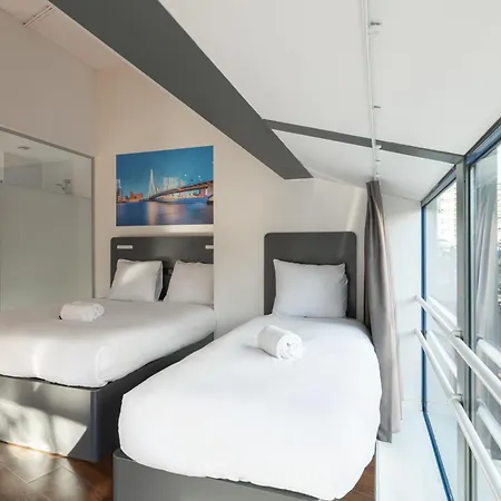 Easyhotel Centre Hotel 2*