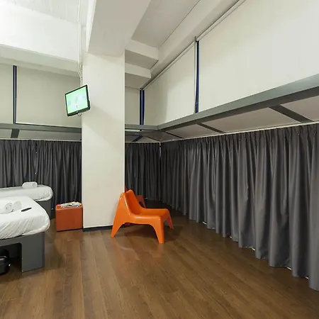Easyhotel Centre Hotel 2*
