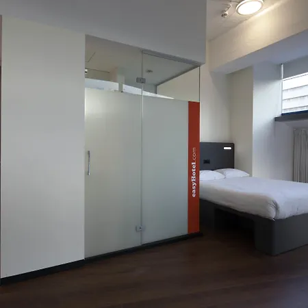 Easyhotel Centre Hotel 2*