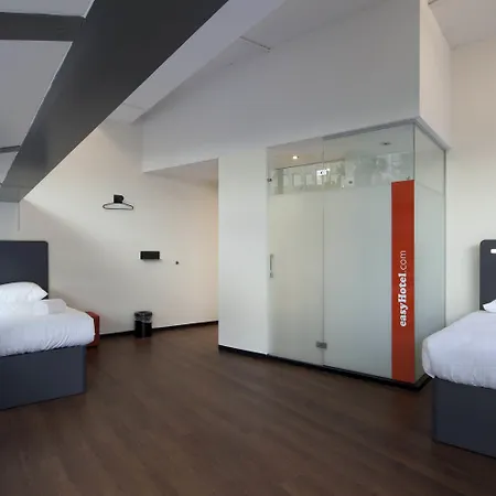 Hotel Easyhotel Centre 2*