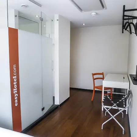 Easyhotel Centre Hotel 2*