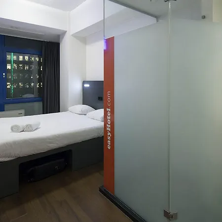Easyhotel Centre 2*