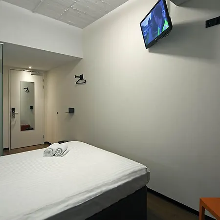 Easyhotel Centre 2*