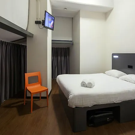 Easyhotel Centre Hotel 2*