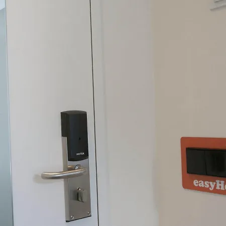 Easyhotel Centre 2*