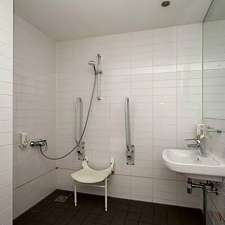 Easyhotel Centre 2*