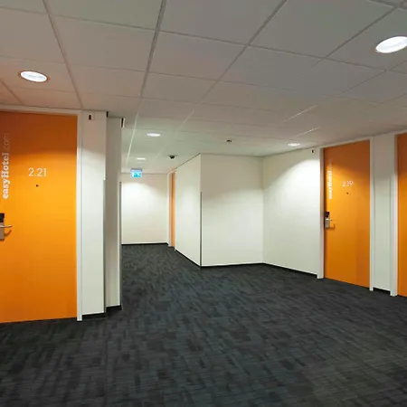 Easyhotel Centre 2*