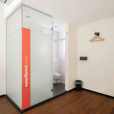 Easyhotel Centre 2*