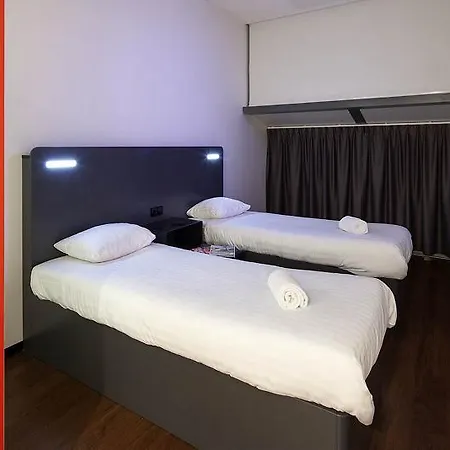 Easyhotel Centre 2*
