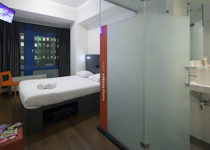 Easyhotel Centre 2*