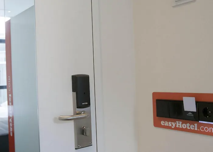 Easyhotel Centre 2*