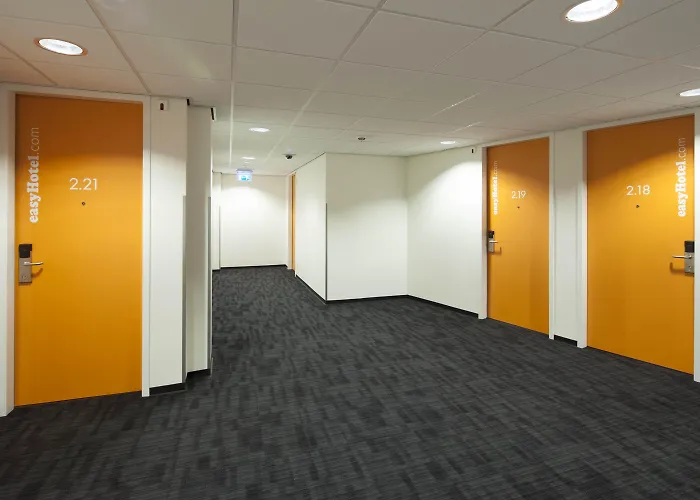 Hotel Easyhotel Centre 2*