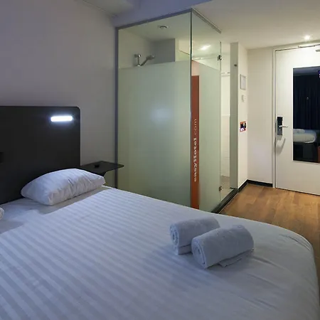 Easyhotel Centre Hotel 2*