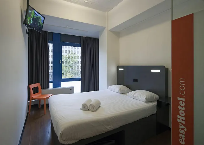 Easyhotel Centre 2*